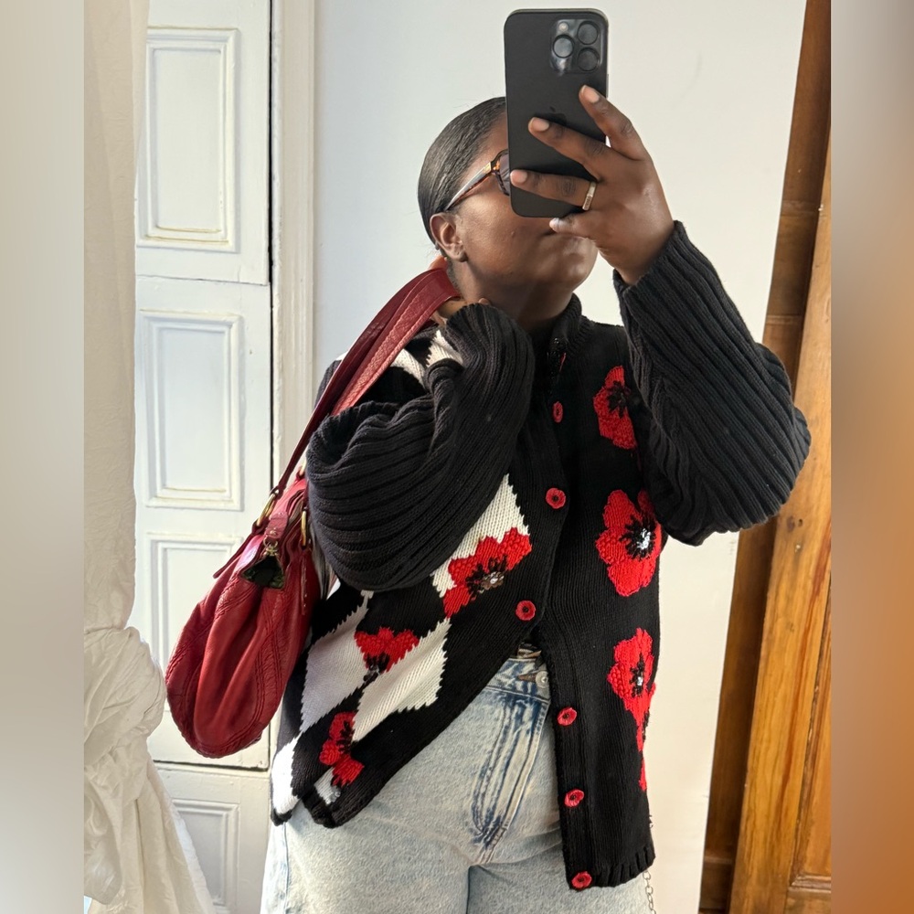 Vintage Argyle story book knits Black Red Floral cardigan with ceramic buttons - Picture 4 of 16